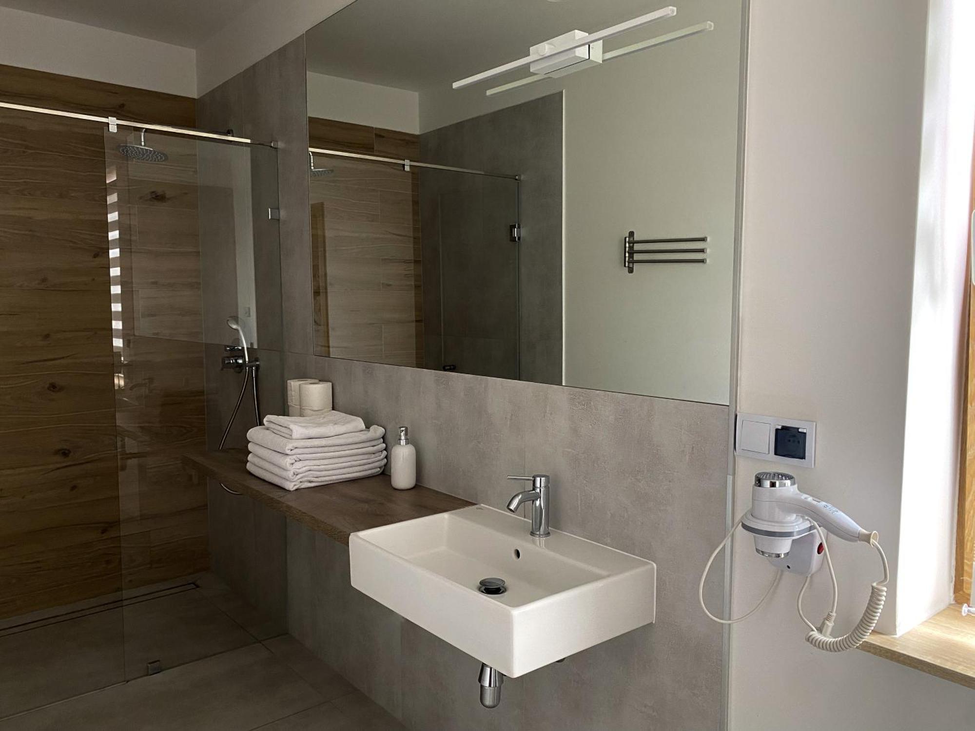 Tanie Noclegi Gliwice - Apartamenty Lowicka 28 Exteriér fotografie